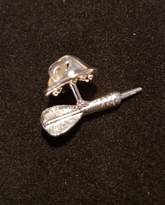 Biżuteria/pins lotka srebrna Darts